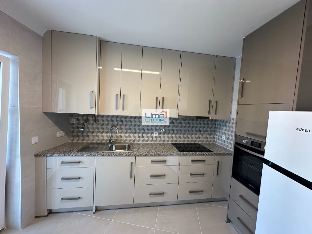 Apartamento T1 para Arrendamento em Parceiros e Azoia