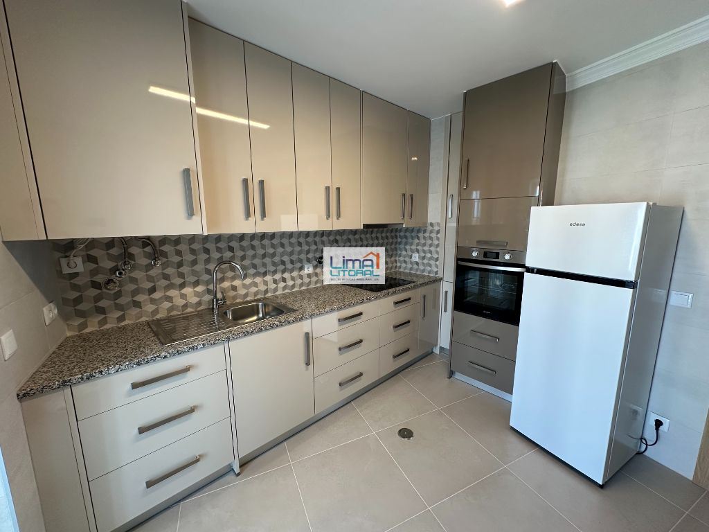 Apartamento T1 para Arrendamento em Parceiros e Azoia