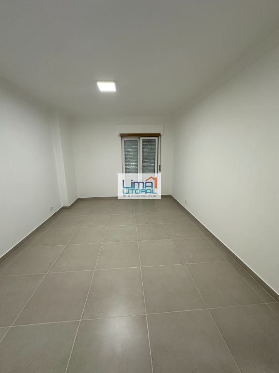 Apartamento T1 para Arrendamento em Parceiros e Azoia