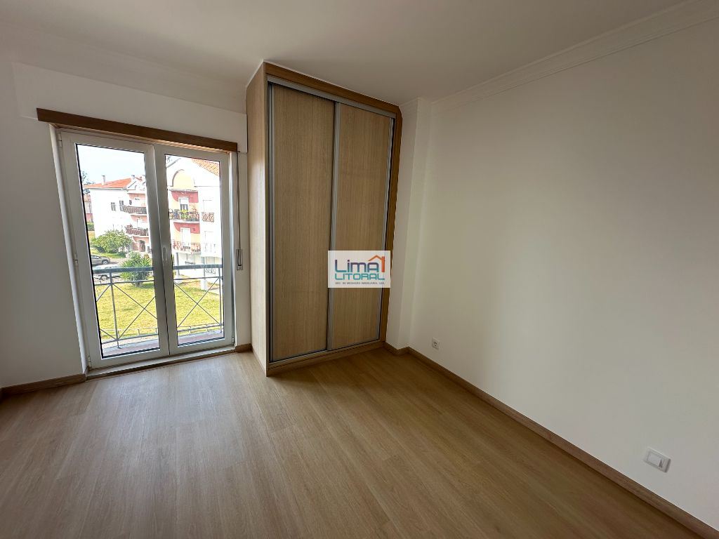 Apartamento T1 para Arrendamento em Parceiros e Azoia