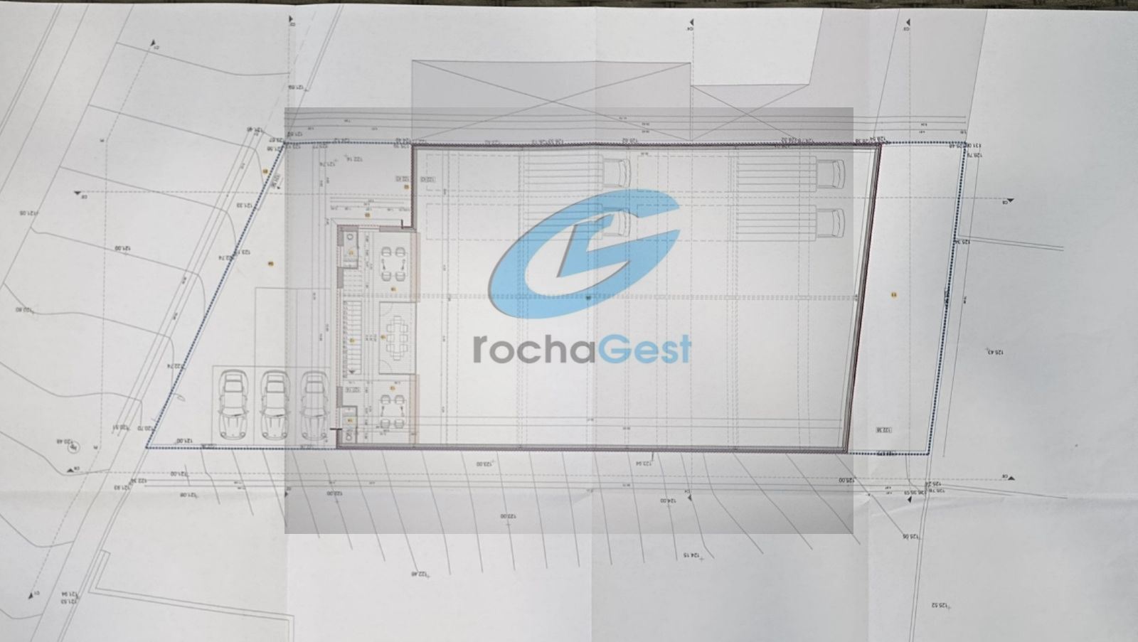Armazém para Arrendamento em Canelas