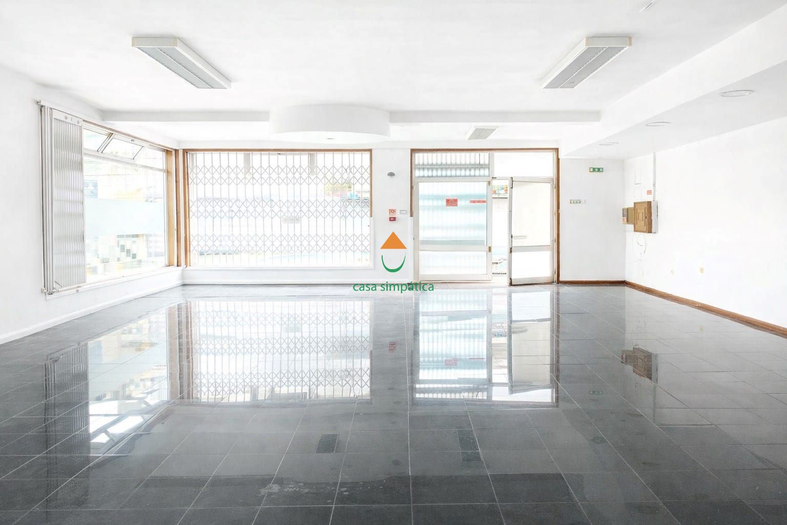 Loja para Arrendamento em Fânzeres e São Pedro da Cova