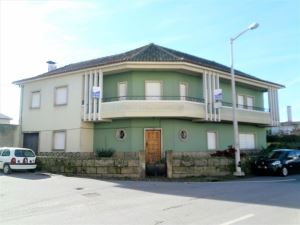 Moradia de gaveto 6 Quartos, para Compra