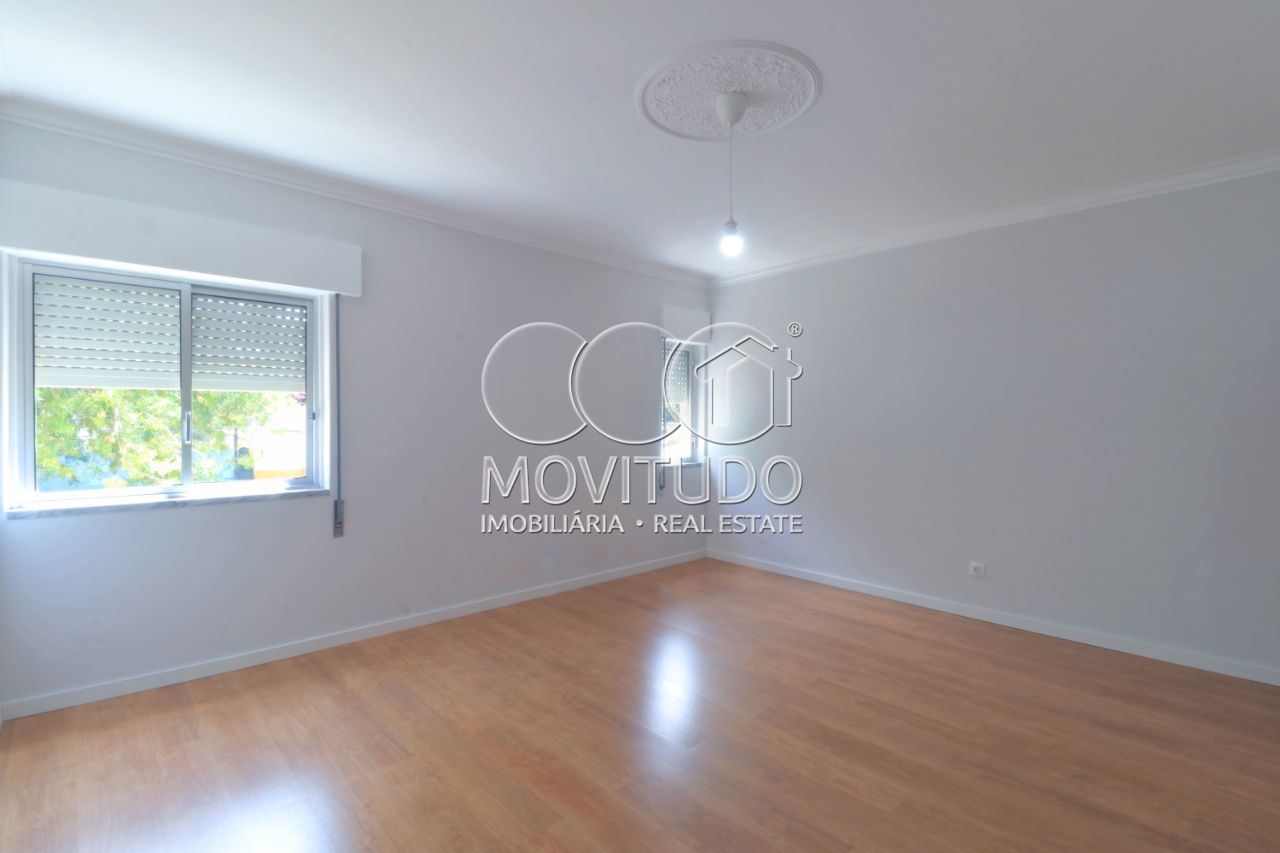 Apartamento T2 para Venda em Carregado e Cadafais