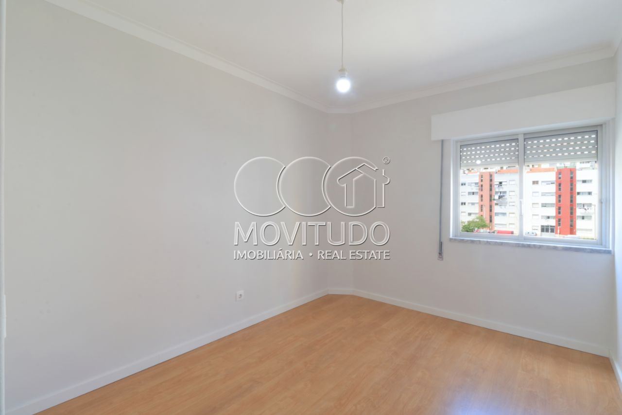 Apartamento T2 para Venda em Carregado e Cadafais