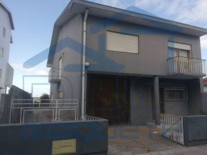 Moradia de gaveto T3, para Compra