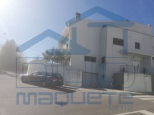 Moradia de gaveto T3, para Compra