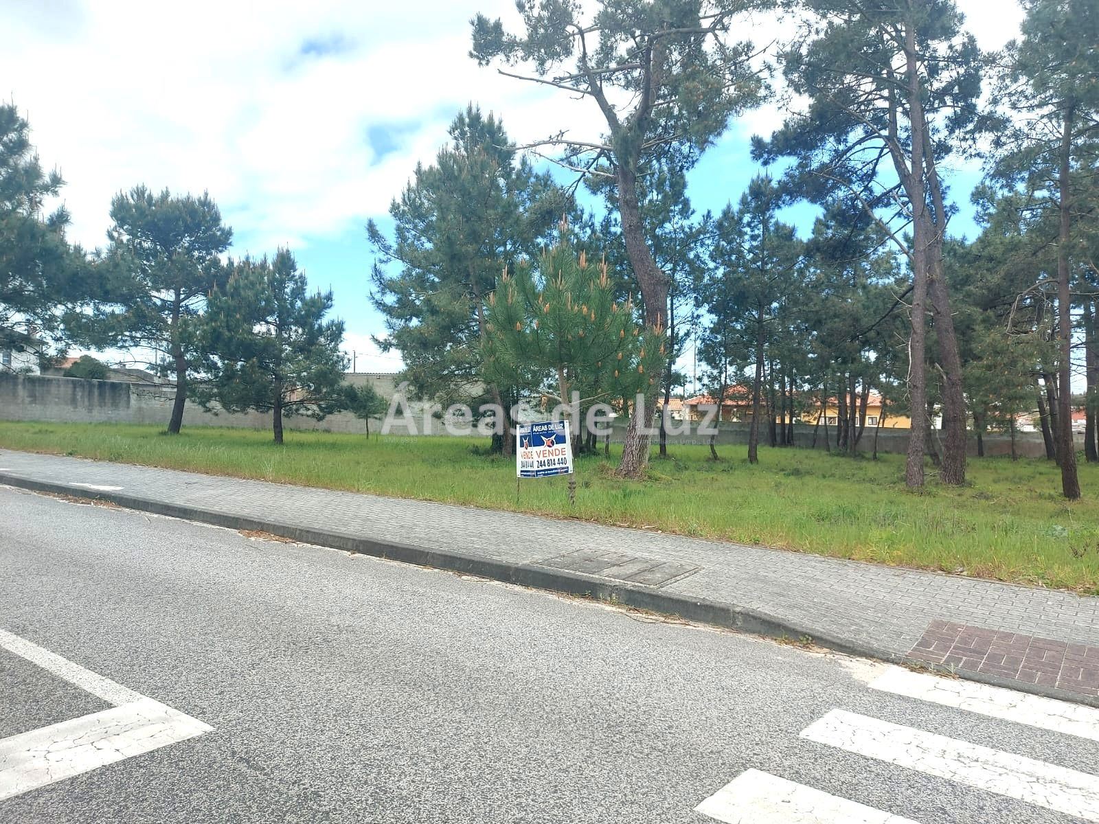 Land for sale in Marinha Grande, Portugal — €75,000
