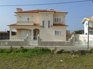 Moradia bifamiliar T4, para Compra