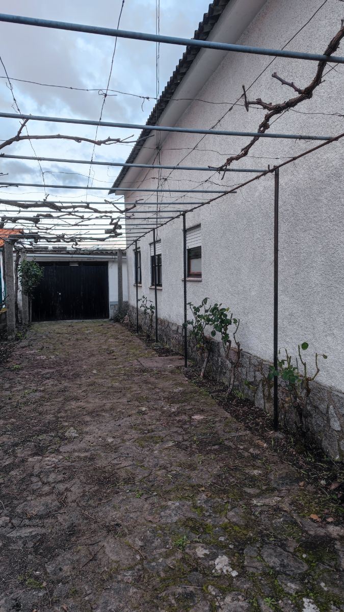 Moradia T4 para Venda em Almeida