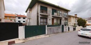 Moradia de gaveto T4, para Compra