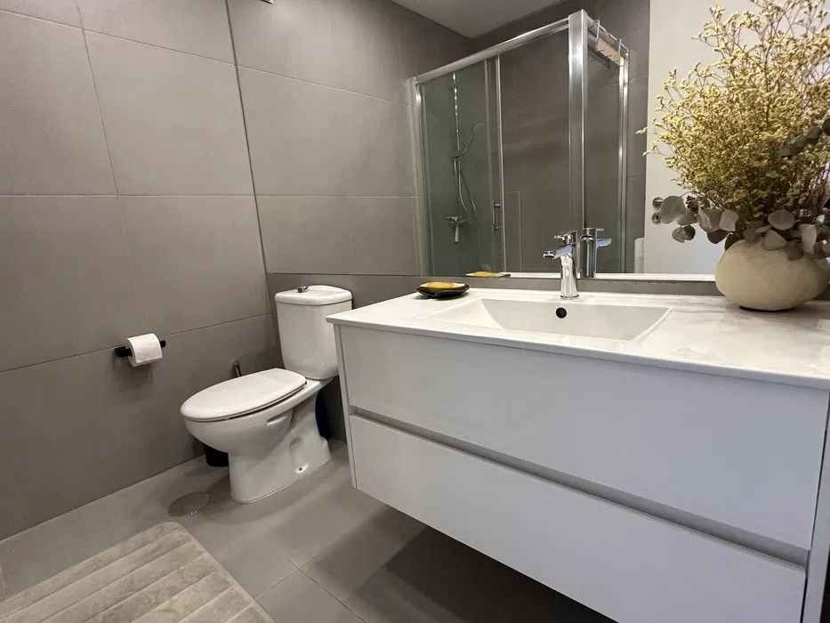 Apartamento T2 para Arrendamento em Aldoar, Foz do Douro e Nevogilde