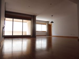 Apartamento com 3 Quartos para Compra