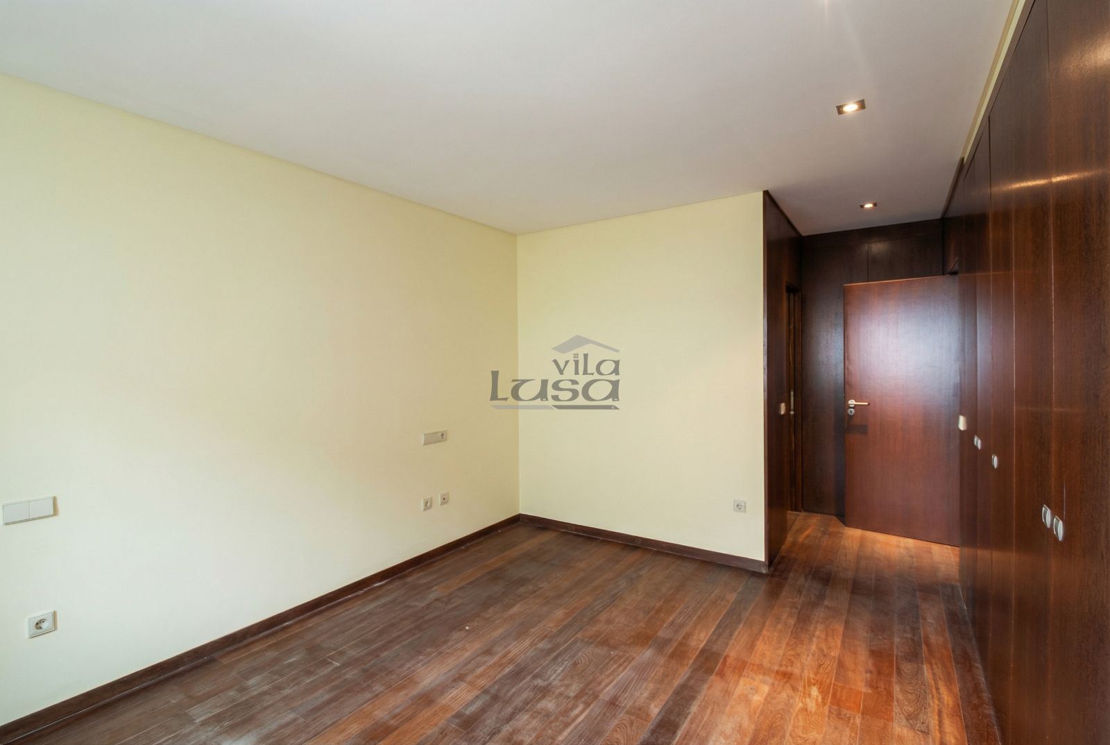 Moradia T4 para Venda em Mafamude e Vilar do Paraíso