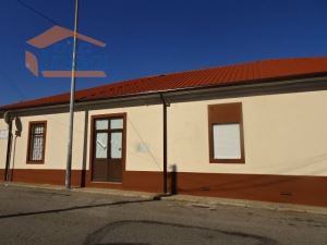 Casa en hilera - de lado T3, para Alquiler