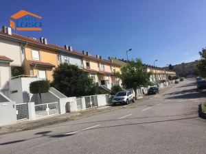 Moradia geminada T4, para Compra