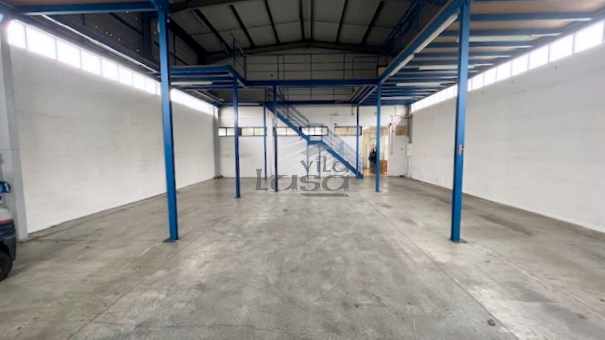 Armazém para Venda em Avintes