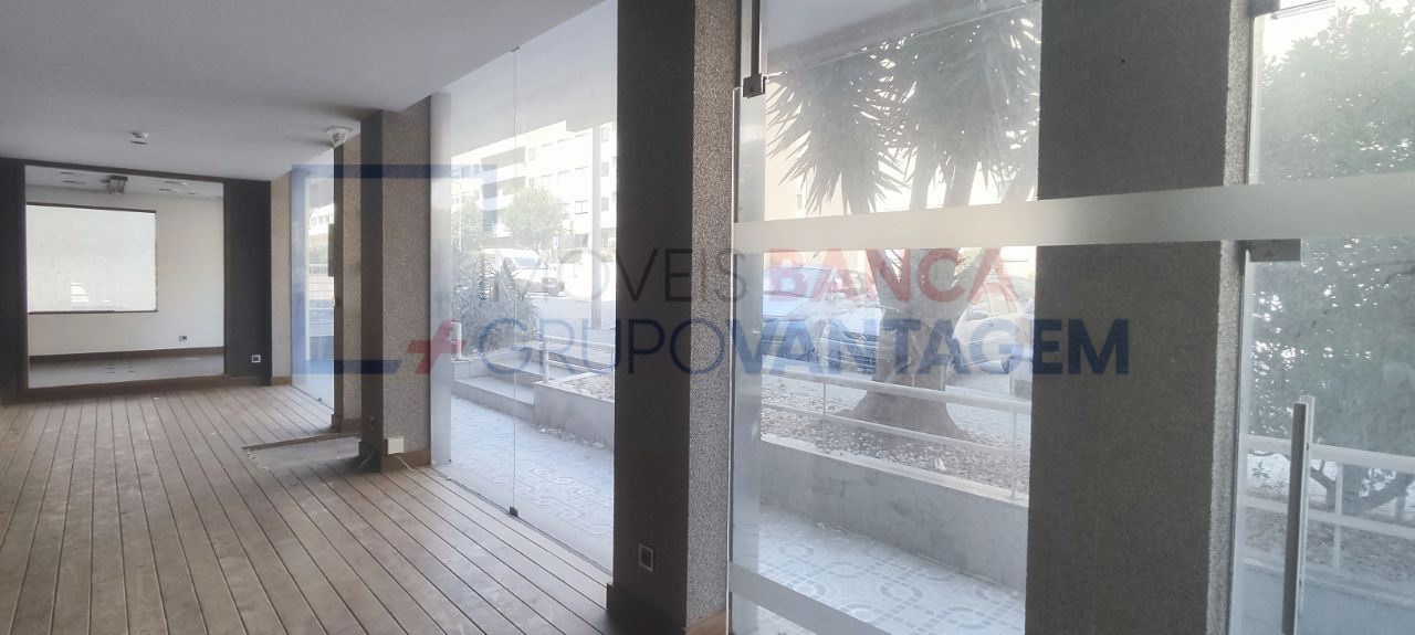Loja para Venda em Cidade da Maia Foto 26 / 30
