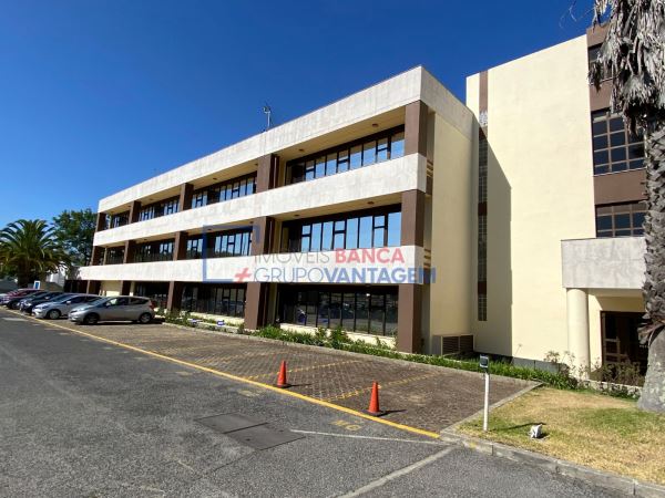 Escritório Com 300M2 Em Condomínio Fechado Com Segurança 24 Horas Em Alfragide