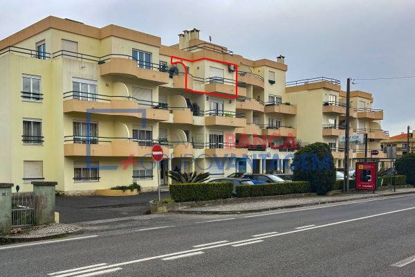 Apart. T2 Para Renovar Com Garagem De 22M² - Malveira