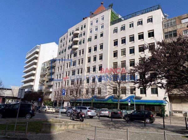 Escritório Com 153M2 Na Av. Columbano Bordalo Pinheiro