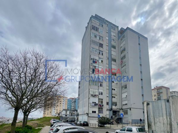 Apartamento T1 Em Águas Livres (Amadora)