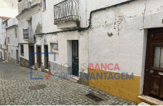 Prédio Urbano De Tipologia T2 No Centro De Campo Maior