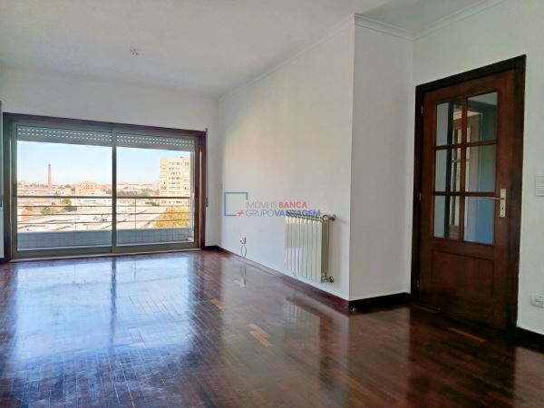 Apartamento T2 Com Varanda E Garagem Em S. Pedro Da Afurada, V.n.gaia