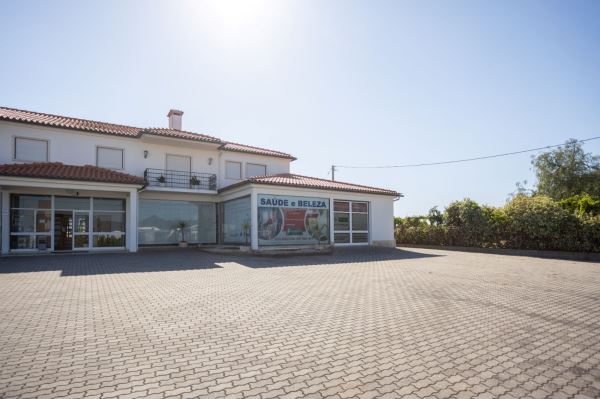 Espaço Comercial E De Serviços Para Arrendamento Em Samora Correia