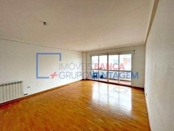 Apartamento T3, Com  105 M2, Situado Em Alhos Vedros, Concelho Da Moita, Distrito De Setúbal.