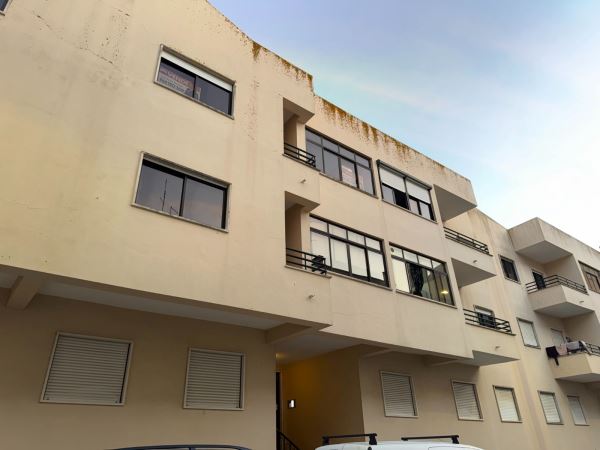 T2 Com Parqueamento E Arrecadação, Para Venda Em Santarém