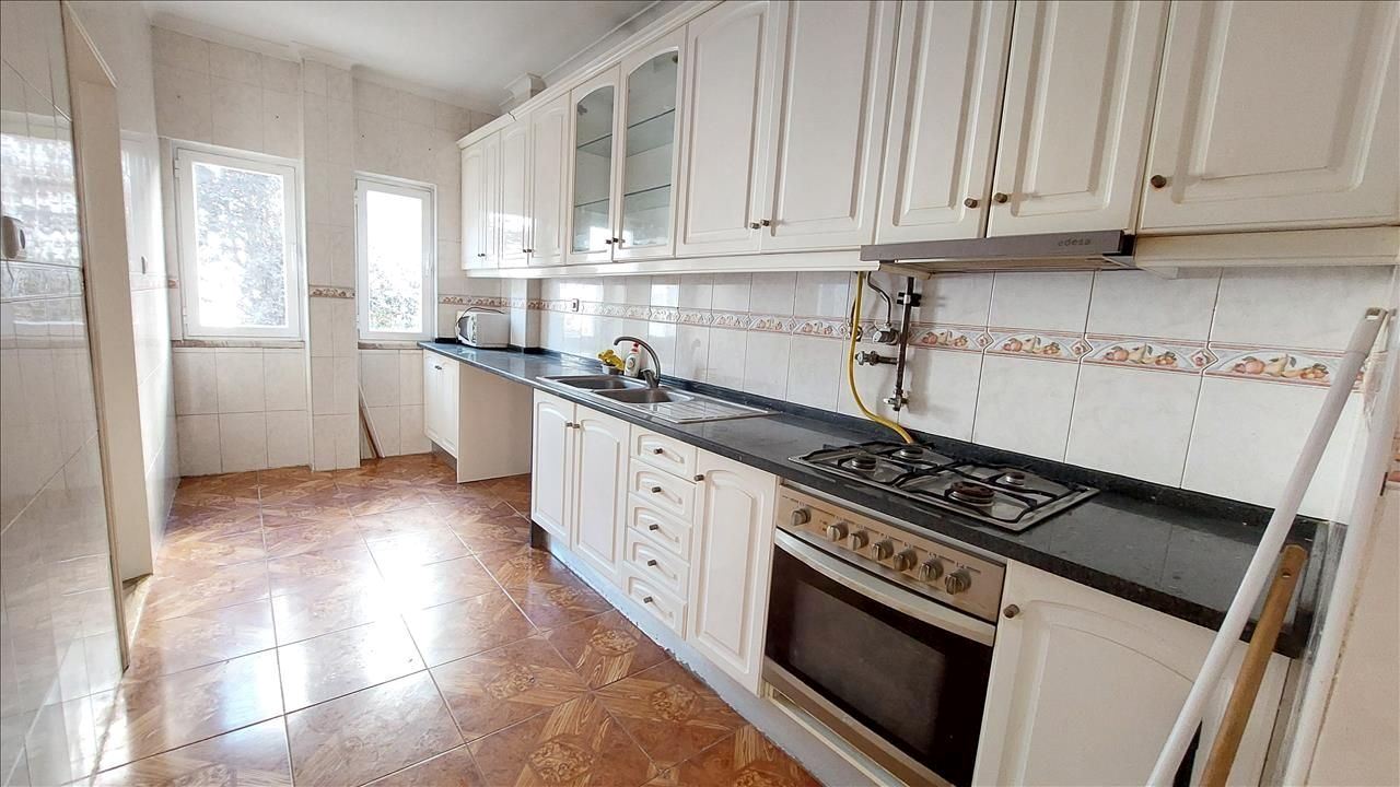 Apartamento T2 para Venda em Massamá e Monte Abraão