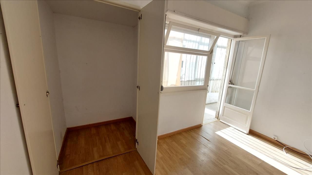 Apartamento T2 para Venda em Massamá e Monte Abraão