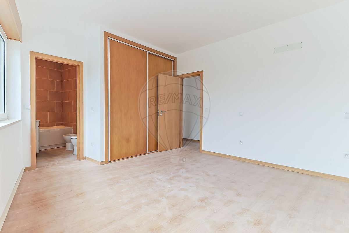 Moradia T4 para Venda em São Martinho do Bispo e Ribeira de Frades