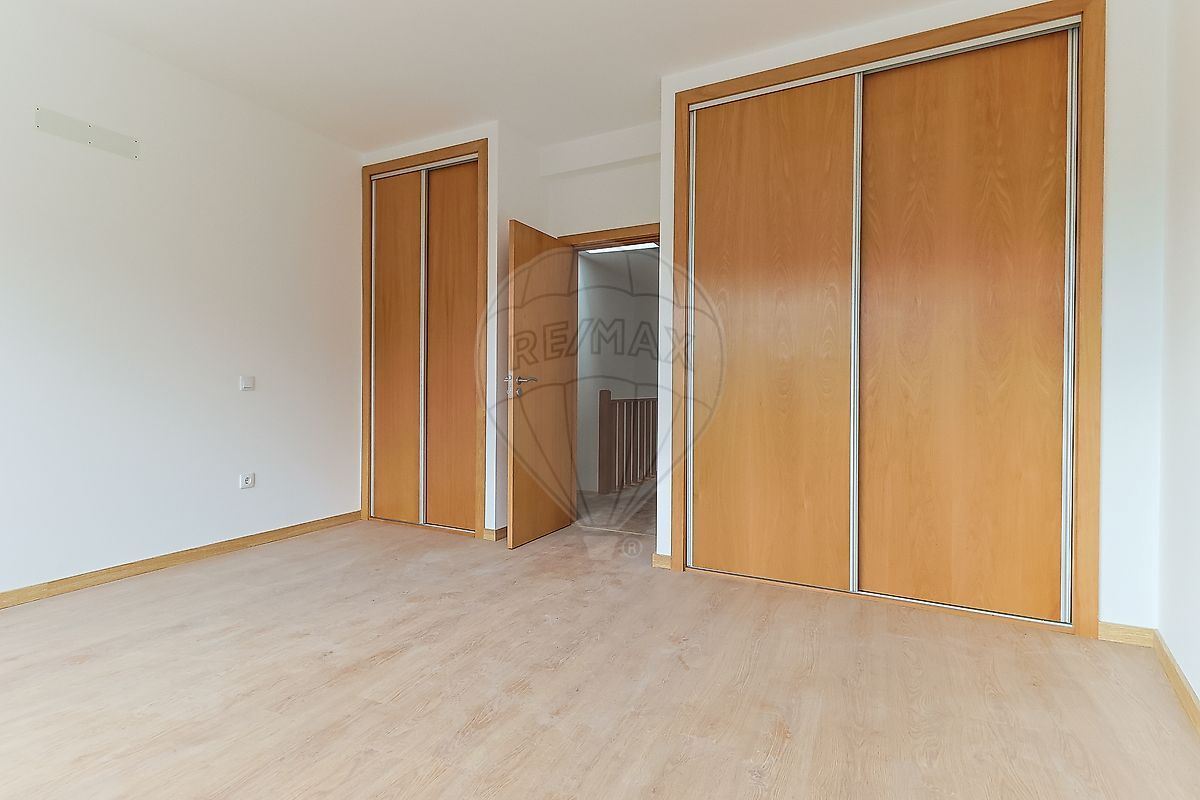 Moradia T4 para Venda em São Martinho do Bispo e Ribeira de Frades