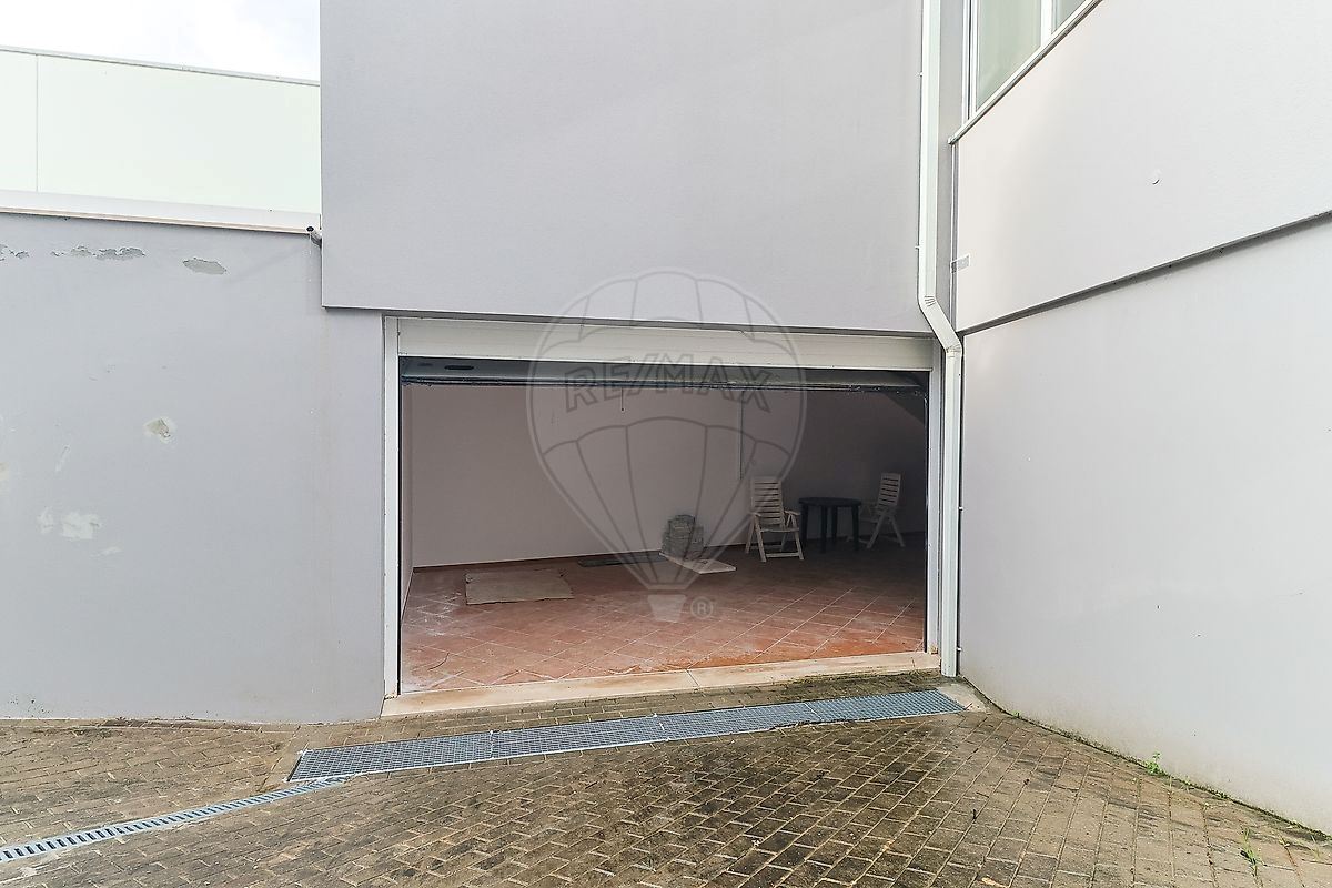 Moradia T4 para Venda em São Martinho do Bispo e Ribeira de Frades