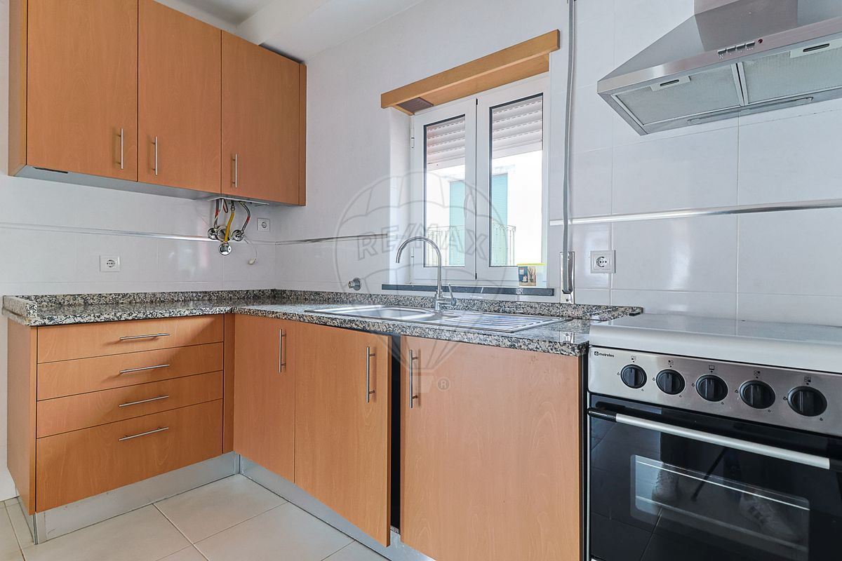 Moradia T4 para Venda em Trouxemil e Torre de Vilela