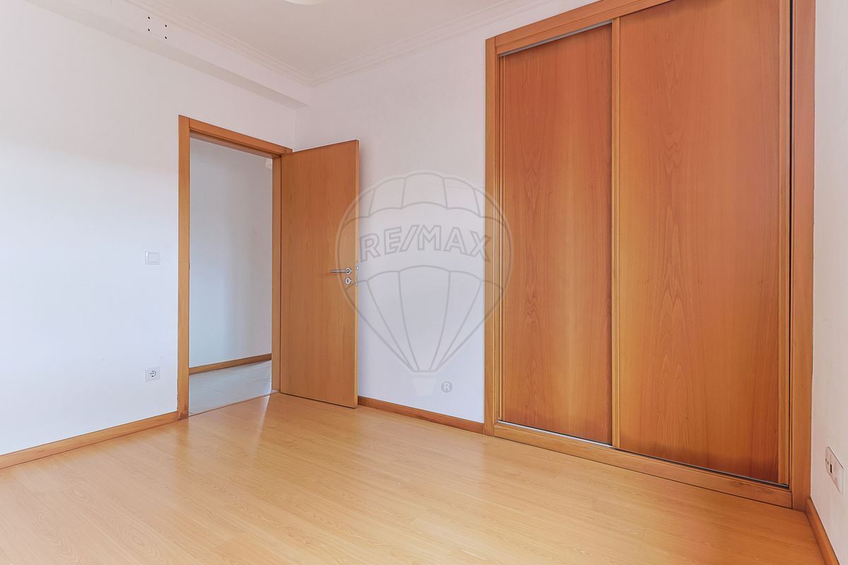 Moradia T4 para Venda em Trouxemil e Torre de Vilela