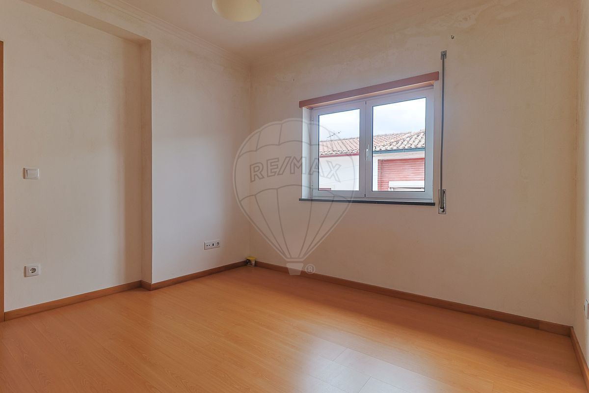 Moradia T4 para Venda em Trouxemil e Torre de Vilela