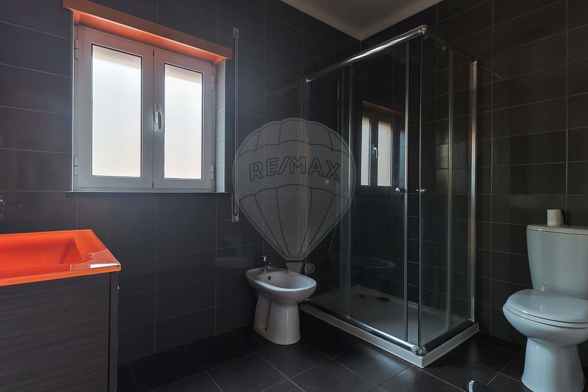 Moradia T4 para Venda em Trouxemil e Torre de Vilela