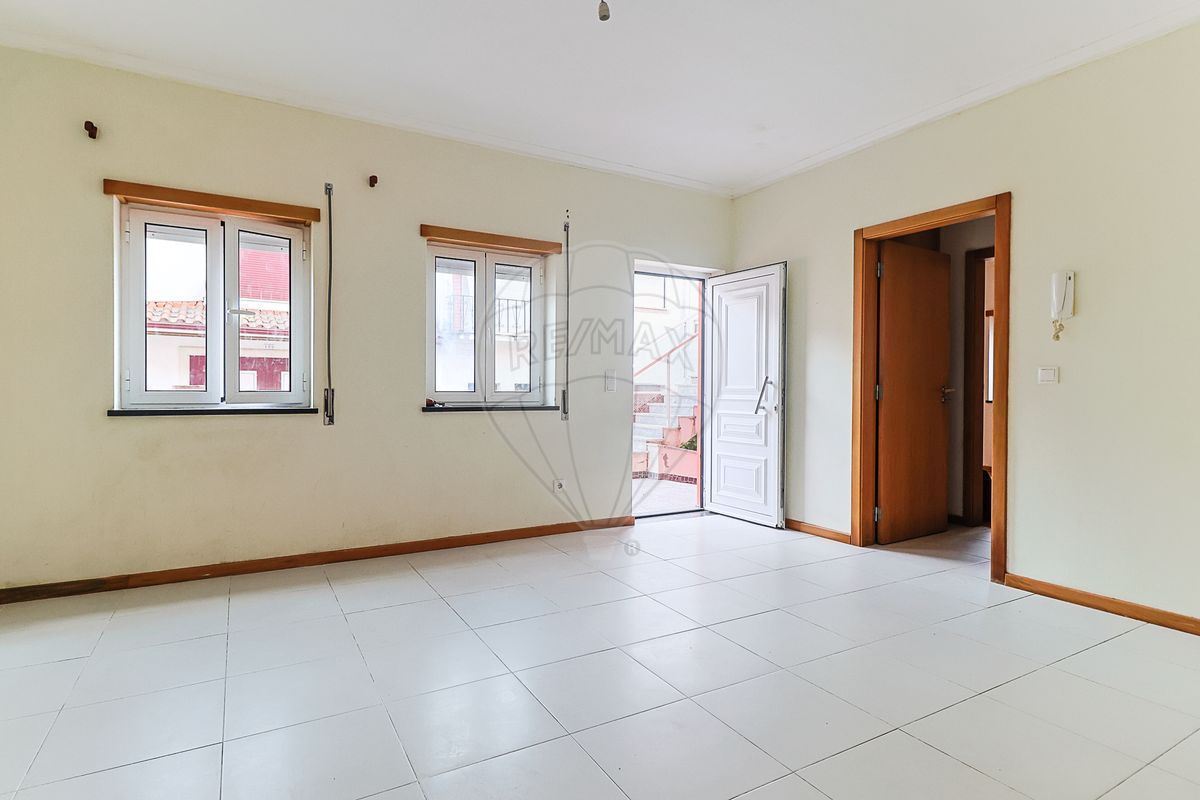 Moradia T4 para Venda em Trouxemil e Torre de Vilela