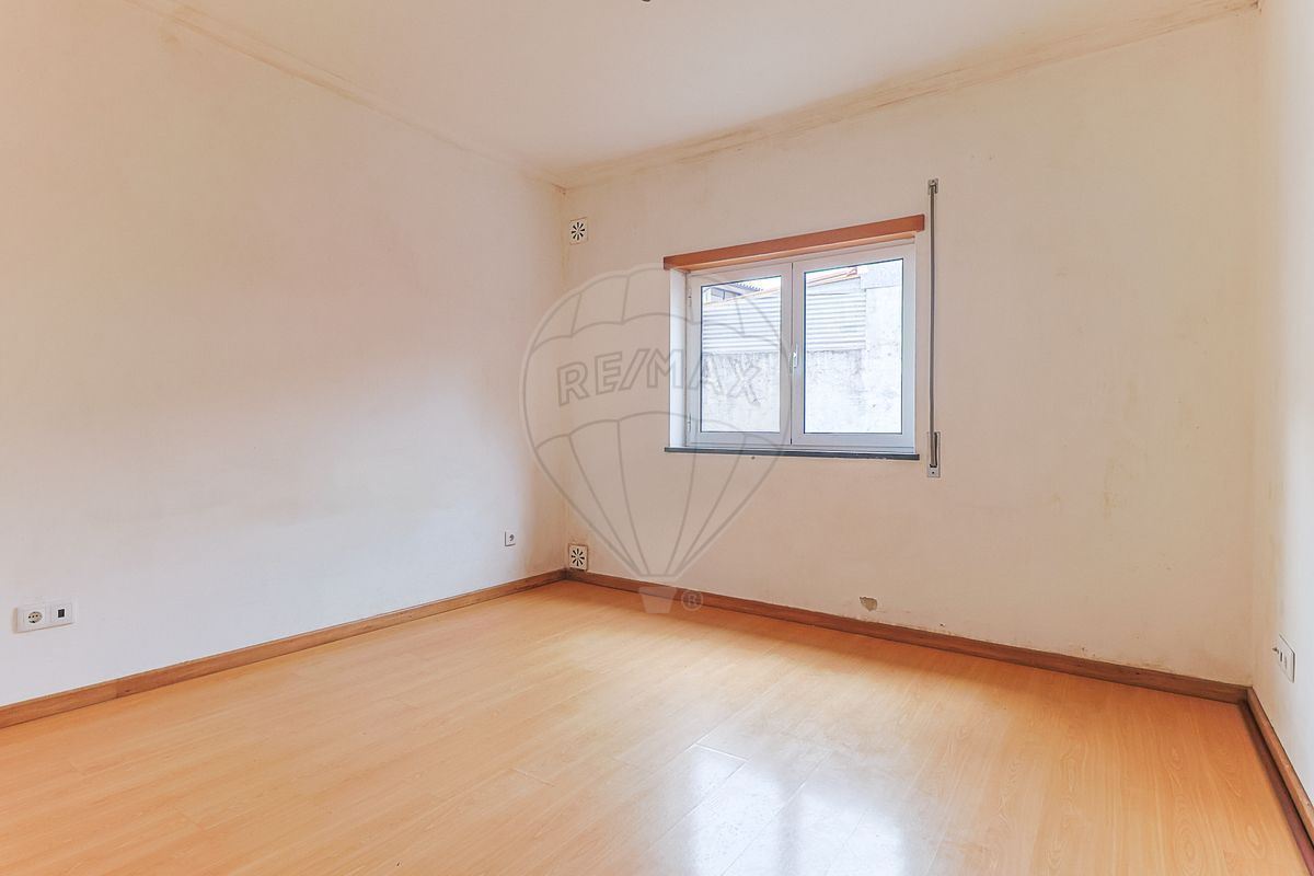 Moradia T4 para Venda em Trouxemil e Torre de Vilela