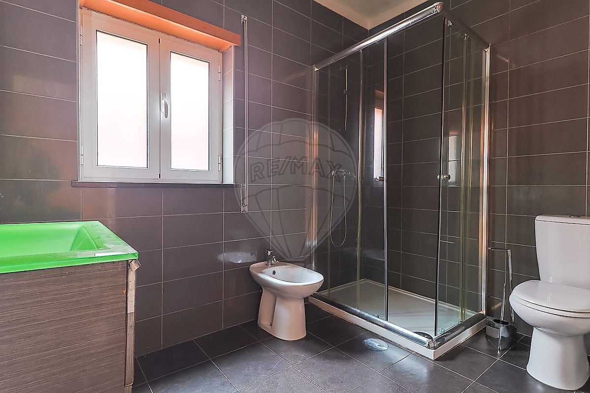 Moradia T4 para Venda em Trouxemil e Torre de Vilela