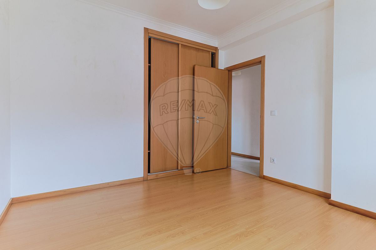 Moradia T4 para Venda em Trouxemil e Torre de Vilela