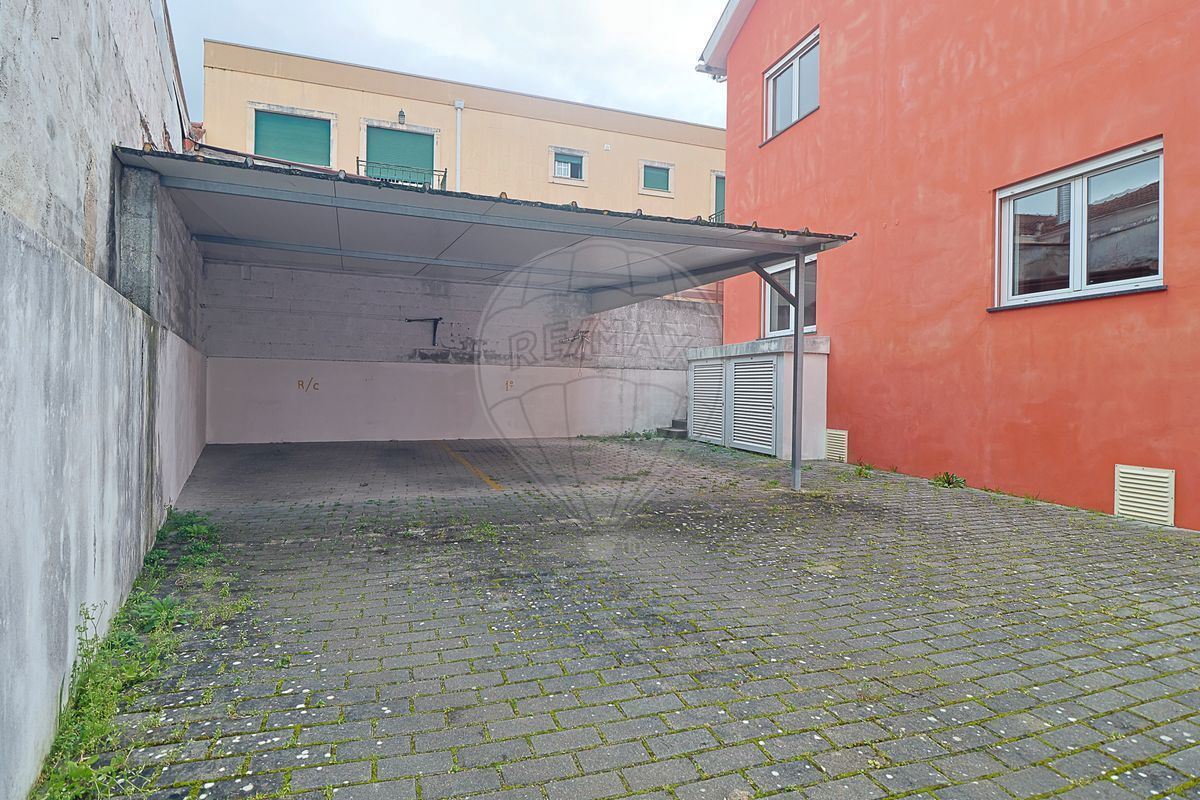 Moradia T4 para Venda em Trouxemil e Torre de Vilela