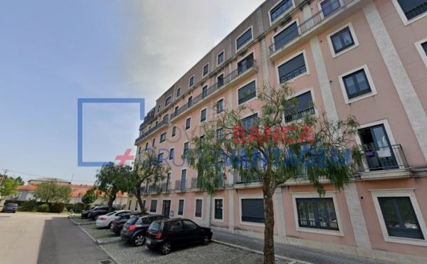 Apartamento T2 Com Elevador, Arrumos E Garagem Em Oliveira Do Douro