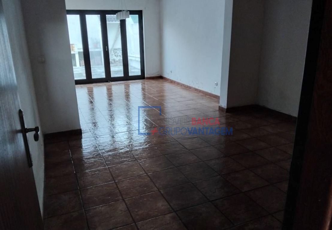 Moradia T3 para Venda em Angra (Santa Luzia)