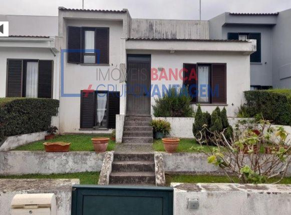Moradia T3 para Venda em Angra (Santa Luzia)