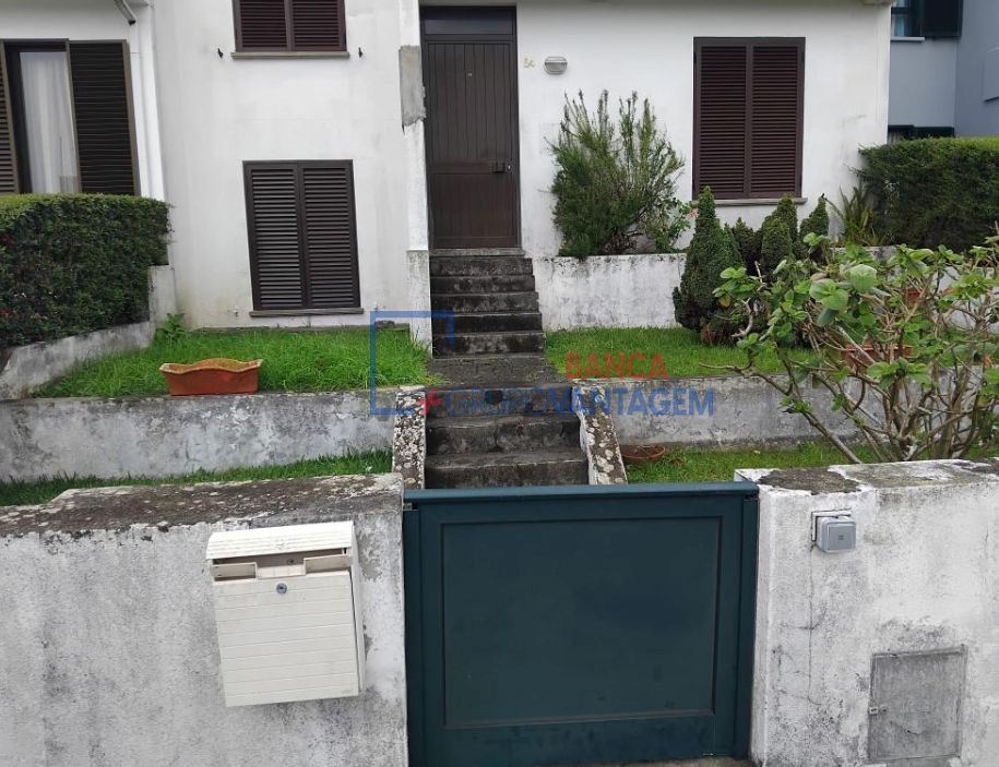 Moradia T3 para Venda em Angra (Santa Luzia)