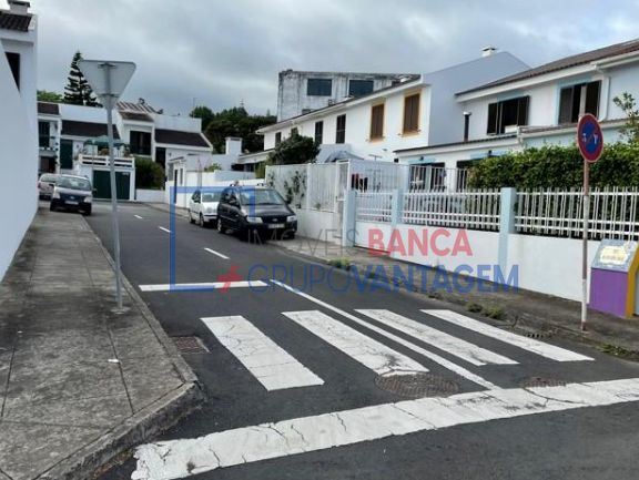 Moradia T3 para Venda em Angra (Santa Luzia)